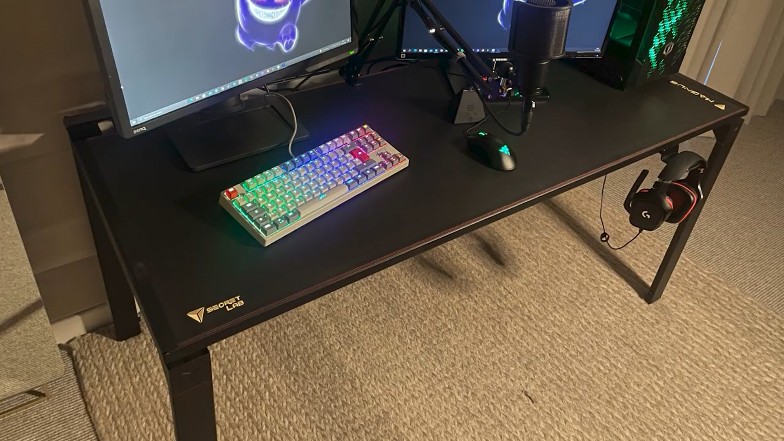 I tested the Secretlab's new gaming desk. Here's what I found