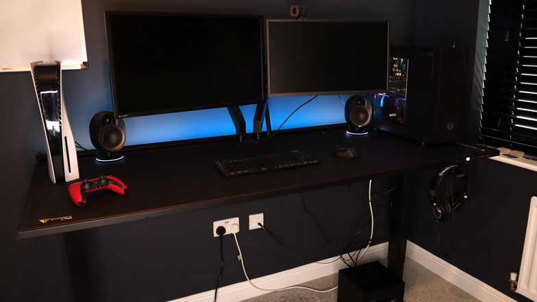 Finally got my desk in, Secretlab Magnus Pro, regular size. : r/secretlab