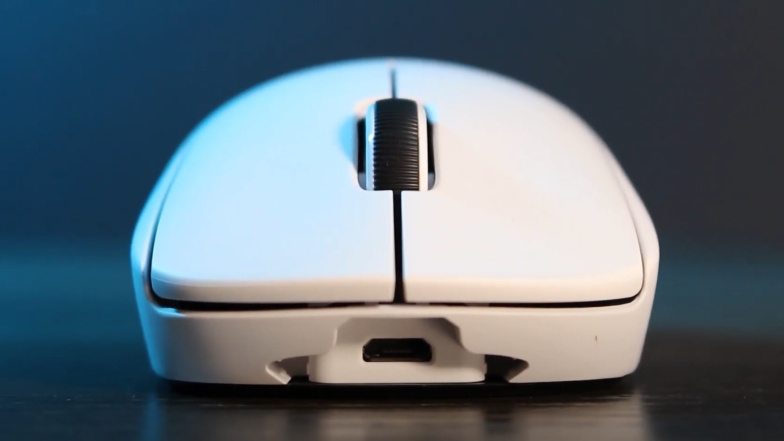 The Logitech G Pro X Superlight face on, a screenshot from video testing by DiamondLobby